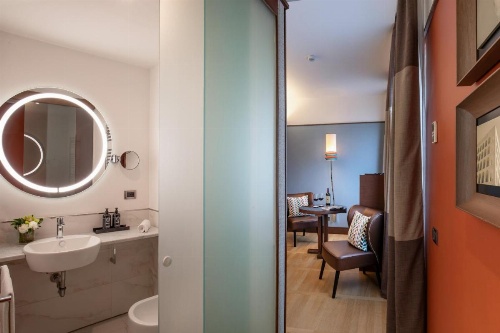 The Independent Hotel image 8